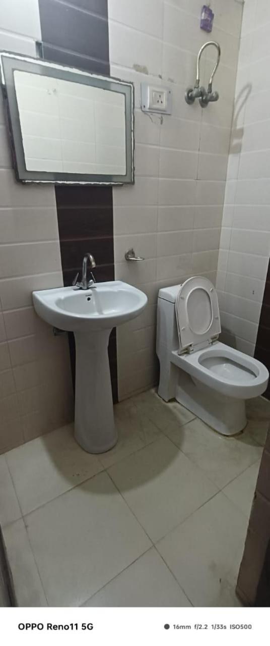 Airport Hotel Pariksheet Inn New Delhi Exterior photo